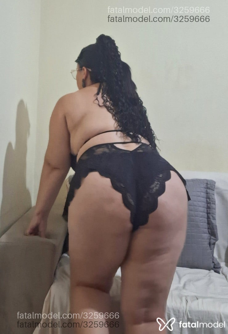 Acompanhante mulher com cabelo castanho de olhos castanhos - Isis Bruna