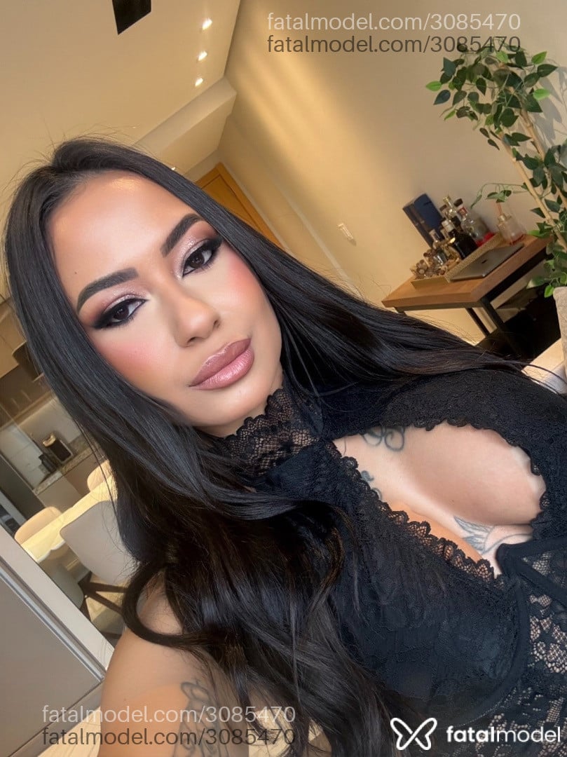 Acompanhante mulher morena (o) de olhos pretos - Vitória
