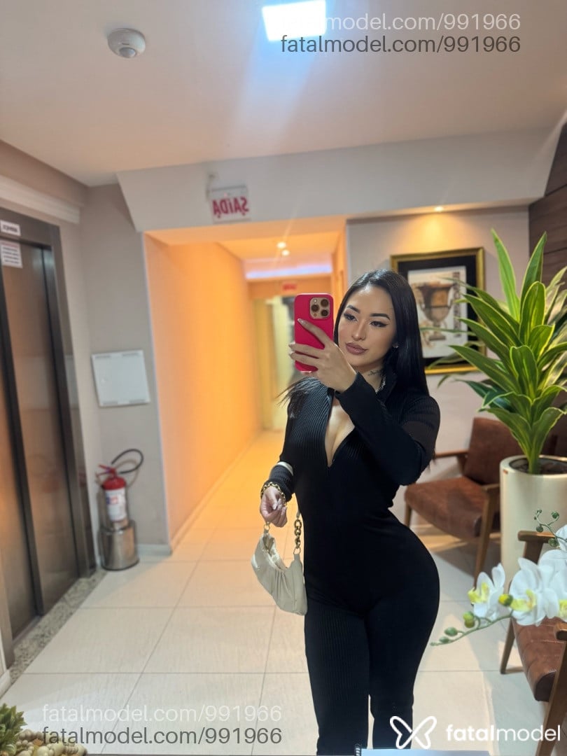 Acompanhante mulher morena (o) de olhos castanhos - Rebeca Natsumi