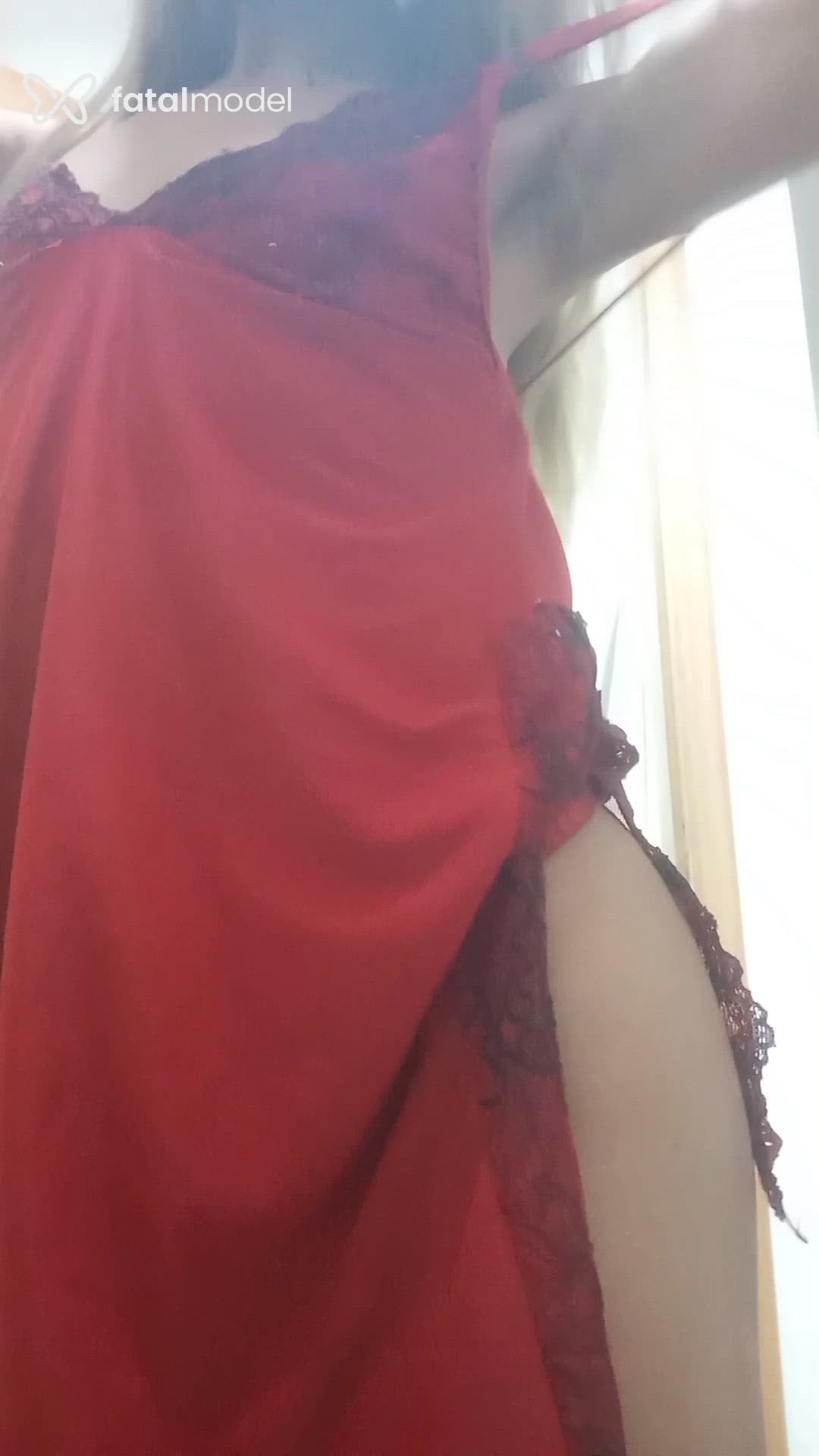 Acompanhante mulher loira (o) de olhos castanhos - Mia