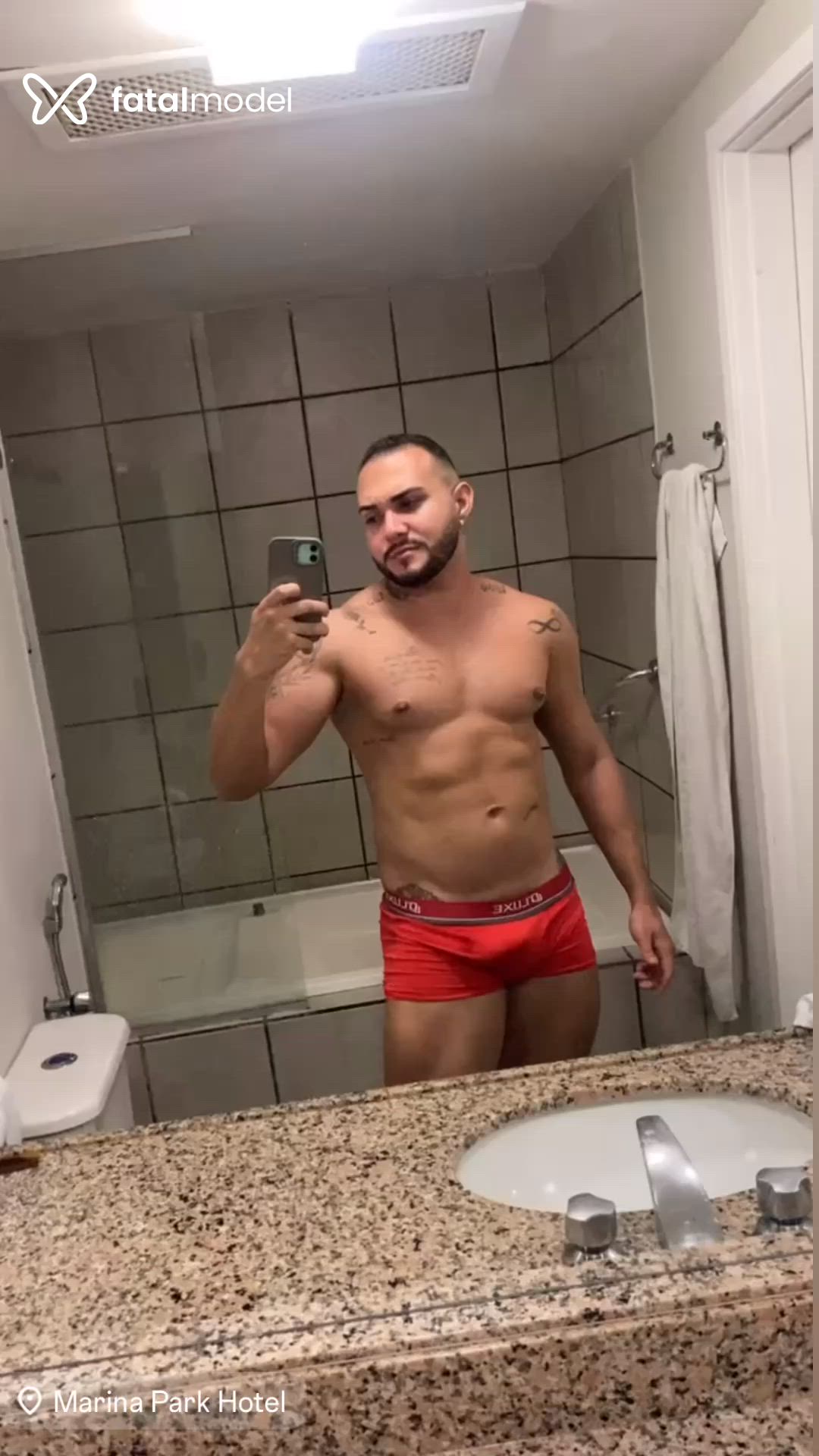 Acompanhante homem morena (o) de olhos pretos - Alexx Acompanhante homem morena (o) de olhos pretos - Alexx