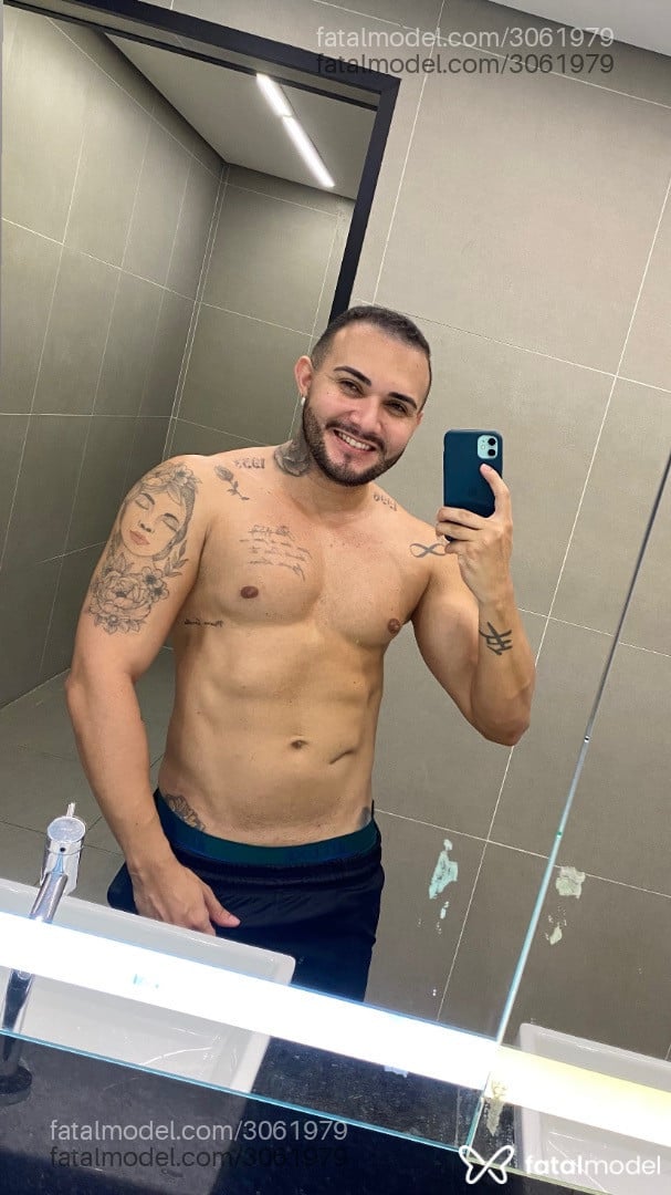 Acompanhante homem morena (o) de olhos pretos - Alexx Acompanhante homem morena (o) de olhos pretos - Alexx