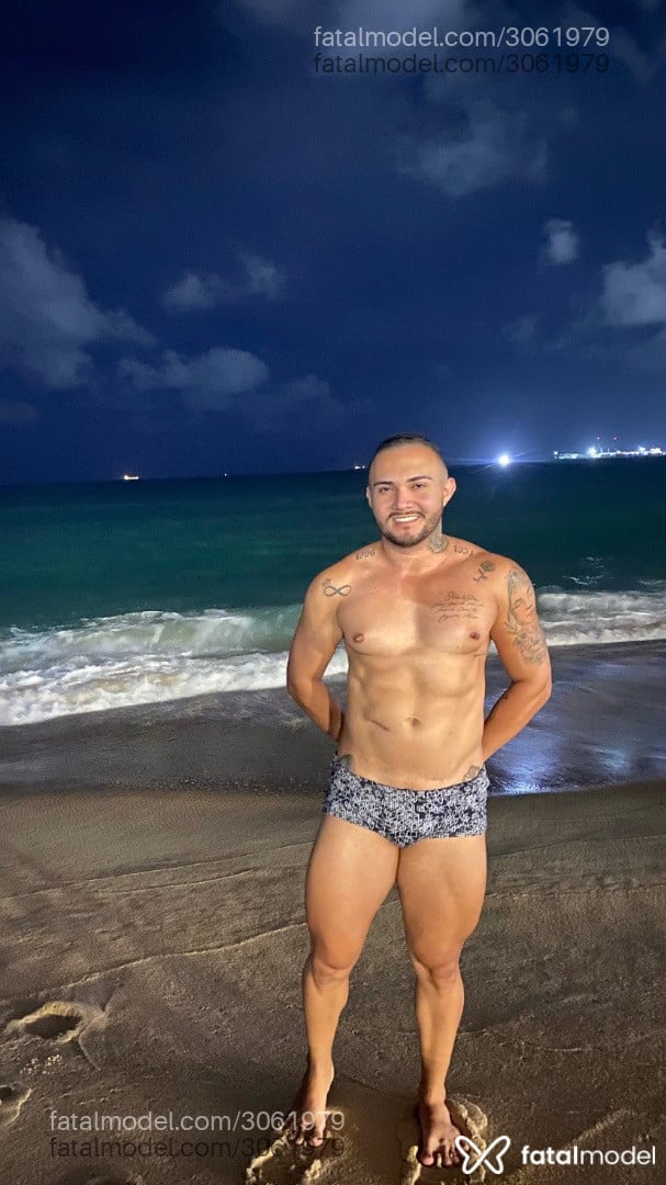 Acompanhante homem morena (o) de olhos pretos - Alexx Acompanhante homem morena (o) de olhos pretos - Alexx