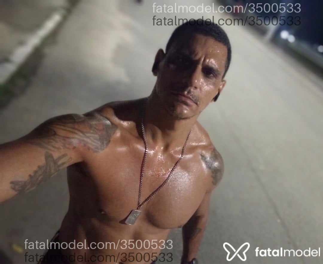 Acompanhante homem com cabelo castanho de olhos castanhos - Raphael