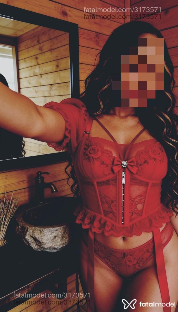 Acompanhante mulher morena (o) de olhos pretos - Yasmin