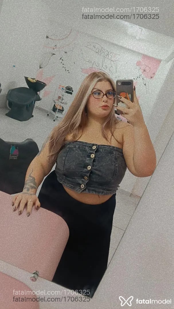 Acompanhante mulher ruiva (o) de olhos castanhos - Jade