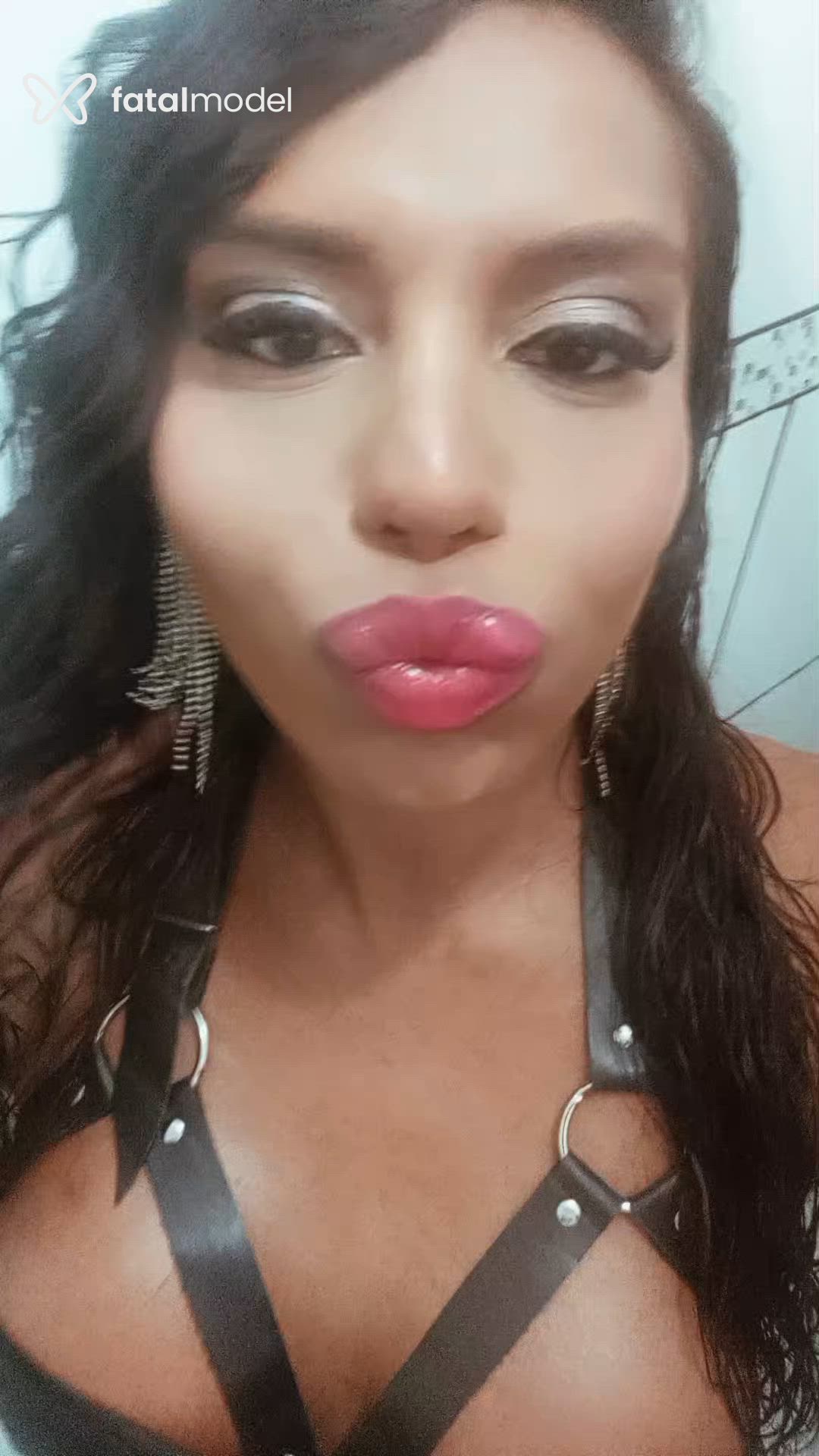 Acompanhante mulher trans com cabelo castanho de olhos pretos - Vanessa