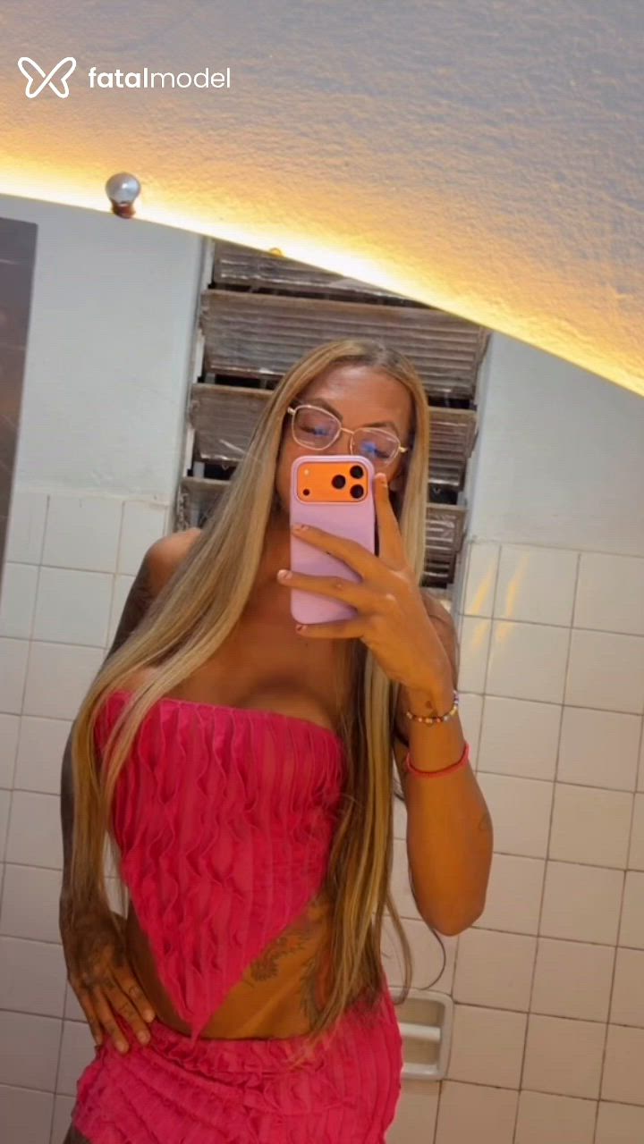 Acompanhante mulher trans morena (o) de olhos mel - Hanna Colucci Acompanhante mulher trans morena (o) de olhos mel - Hanna Colucci