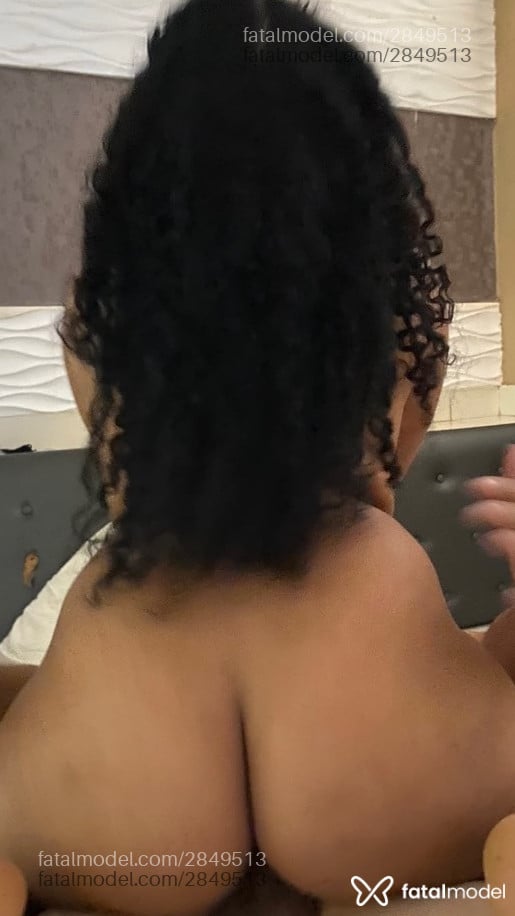 Acompanhante mulher morena (o) de olhos pretos - Bárbara
