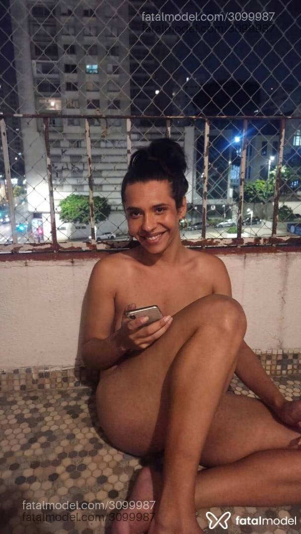 Acompanhante mulher trans morena (o) de olhos castanhos - Baliceone