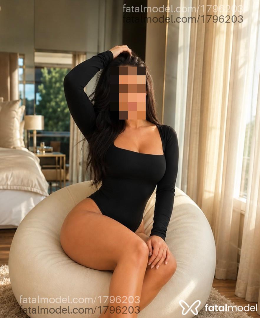 Acompanhante mulher com cabelo castanho de olhos pretos - Yara