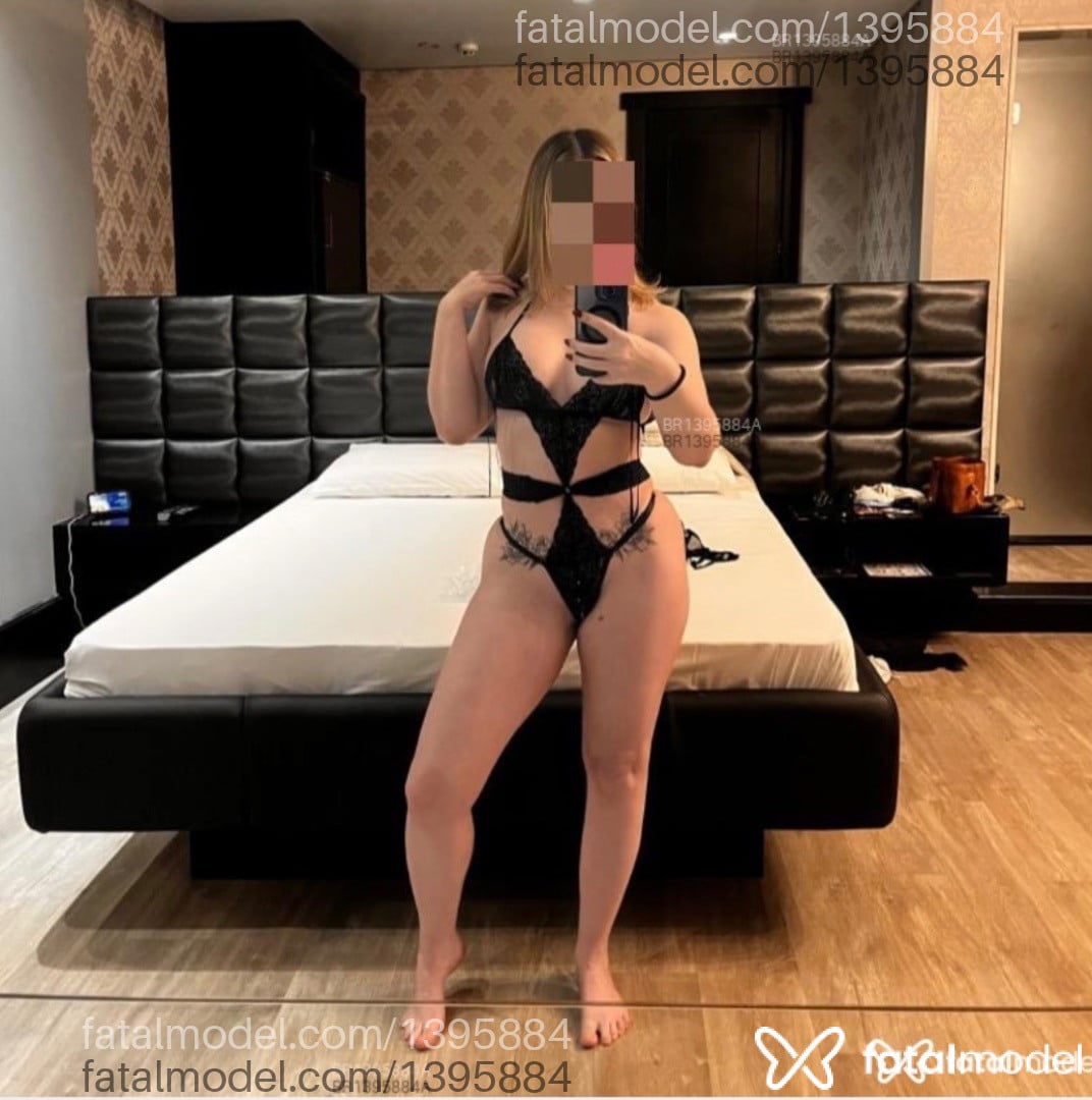 Acompanhante mulher com cabelo castanho de olhos castanhos - Karina