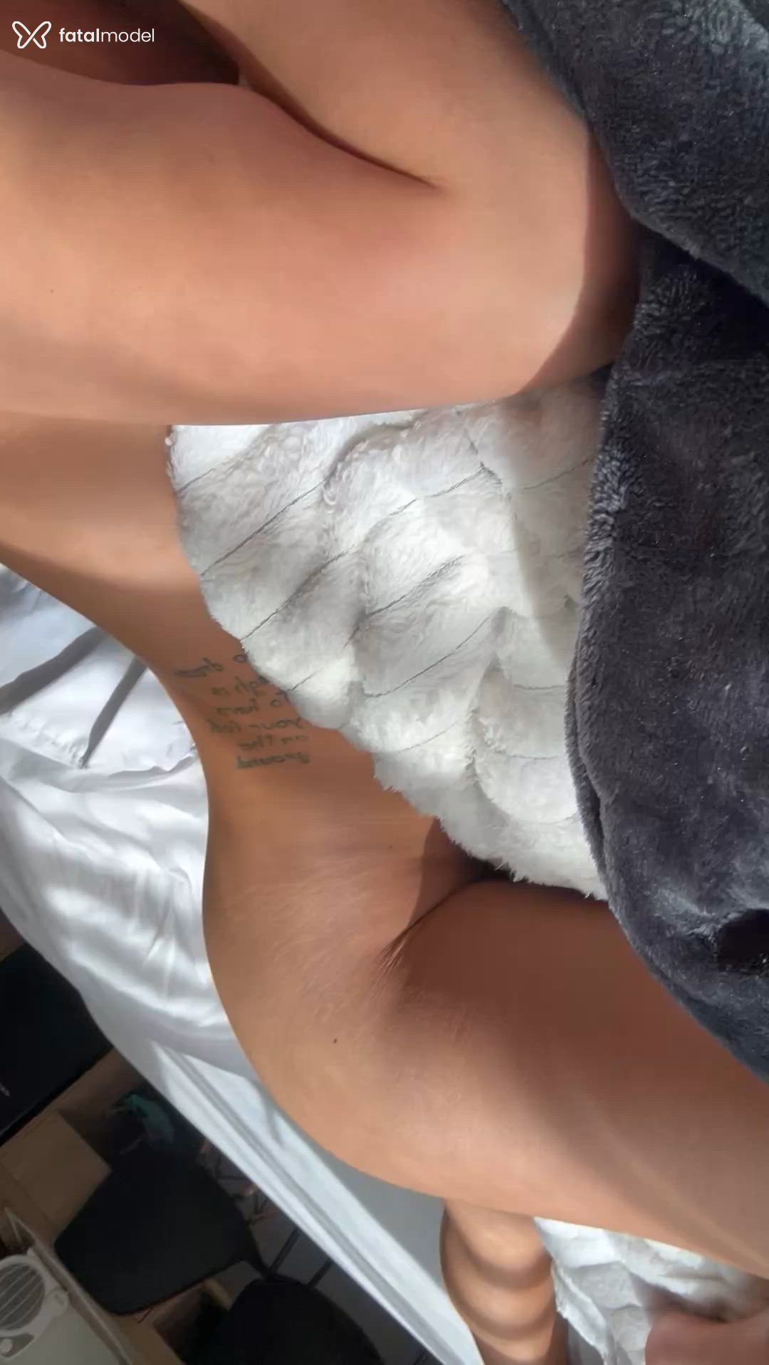 Acompanhante mulher com cabelo castanho de olhos castanhos - Yasmin Santori Acompanhante mulher com cabelo castanho de olhos castanhos - Yasmin Santori