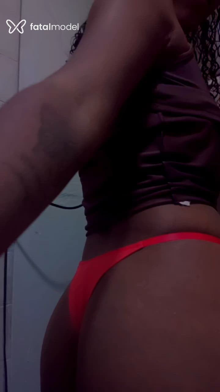 Acompanhante mulher morena (o) de olhos pretos - Tayna