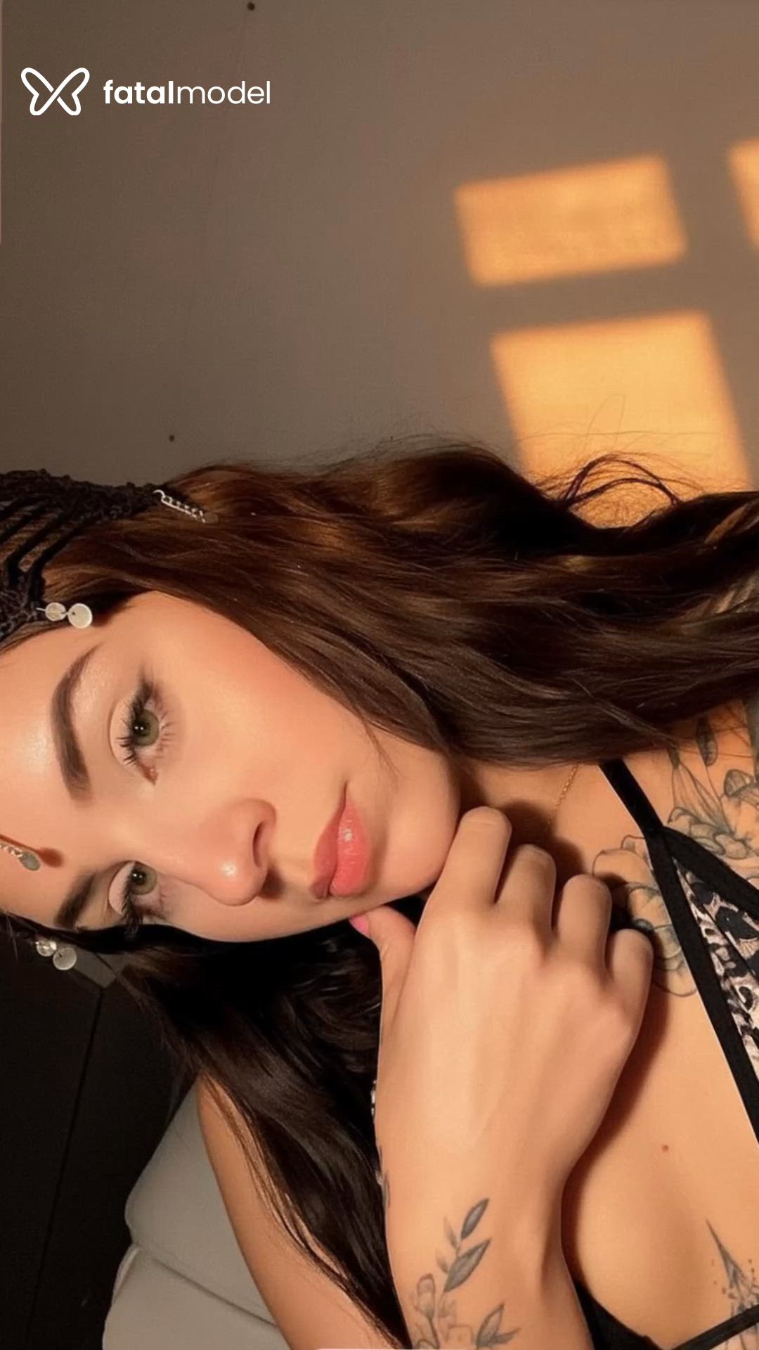 Acompanhante mulher com cabelo castanho de olhos verdes - Sofia Andrade