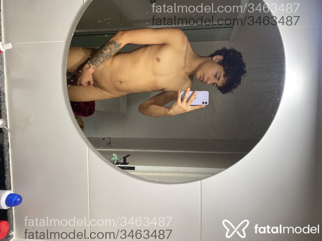 Acompanhante homem com cabelo castanho de olhos castanhos - Raphael Acompanhante homem com cabelo castanho de olhos castanhos - Raphael