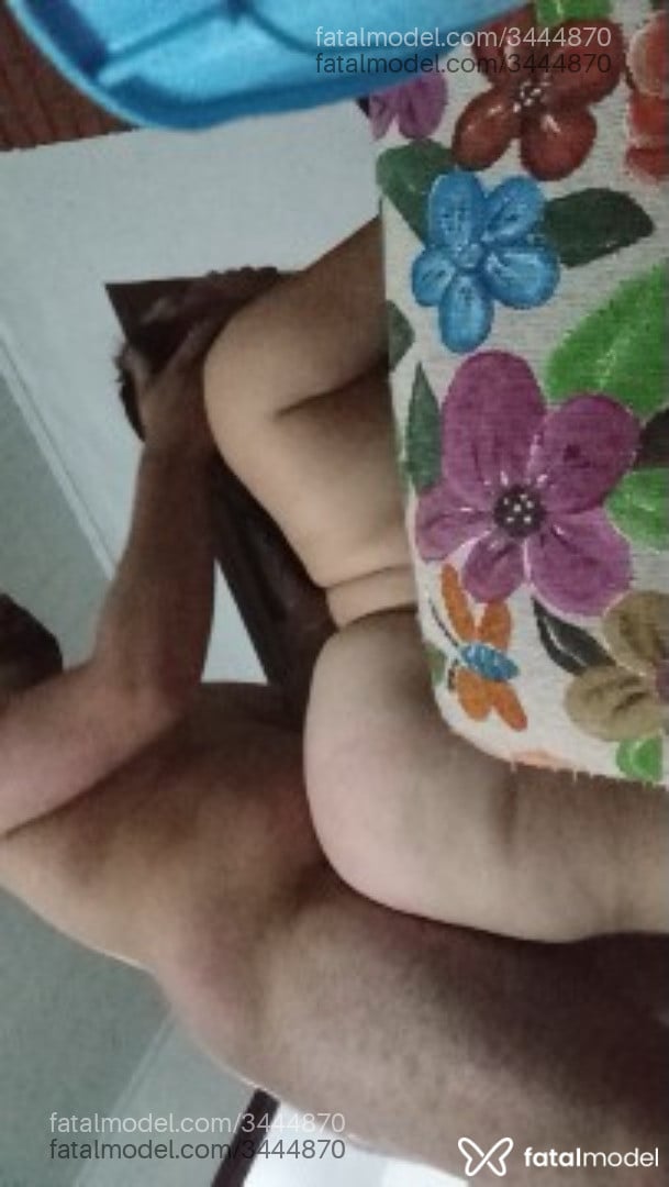 Acompanhante homem com cabelo castanho de olhos castanhos - Martins