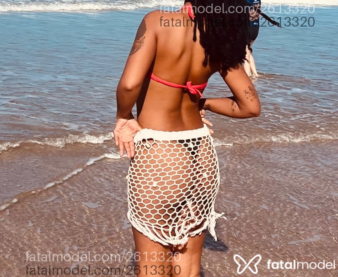 Acompanhante mulher morena (o) de olhos castanhos - Preta Acompanhante mulher morena (o) de olhos castanhos - Preta