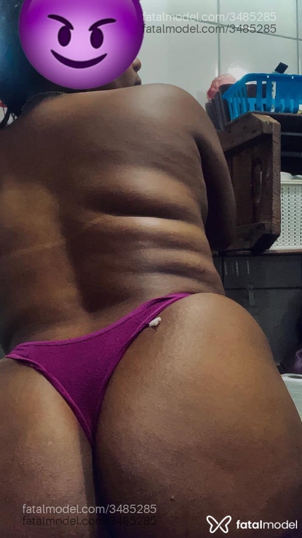 Acompanhante mulher morena (o) de olhos pretos - Vitória