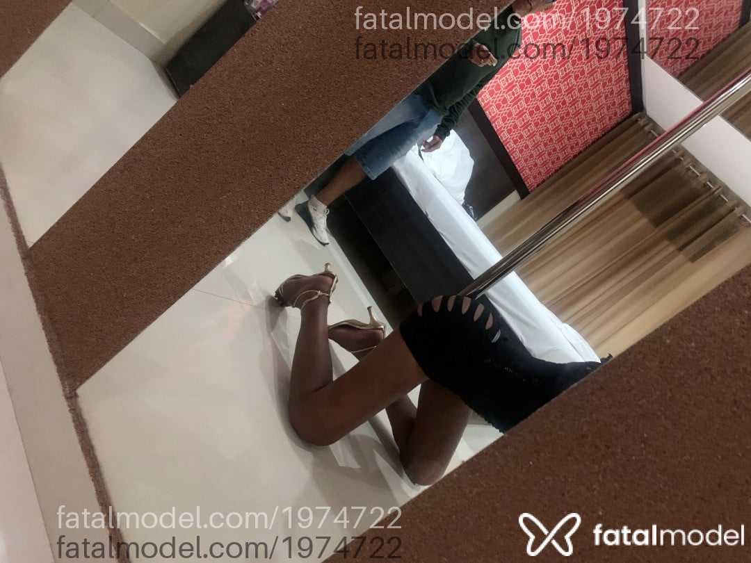 Acompanhante mulher trans com cabelo castanho de olhos pretos - Paolla