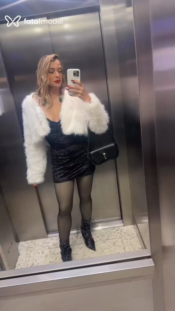 Acompanhante mulher loira (o) de olhos verdes - Lady Rubi