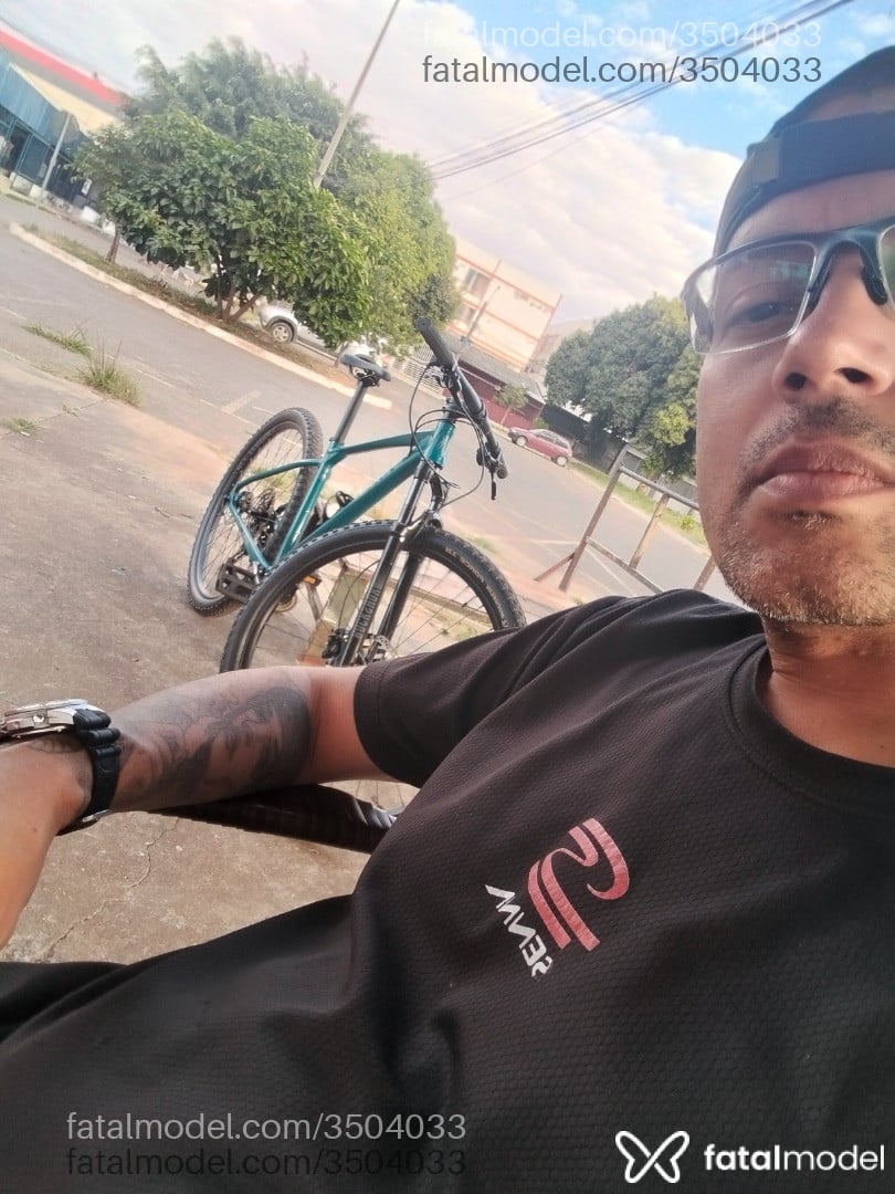 Acompanhante homem morena (o) de olhos castanhos - Fabin