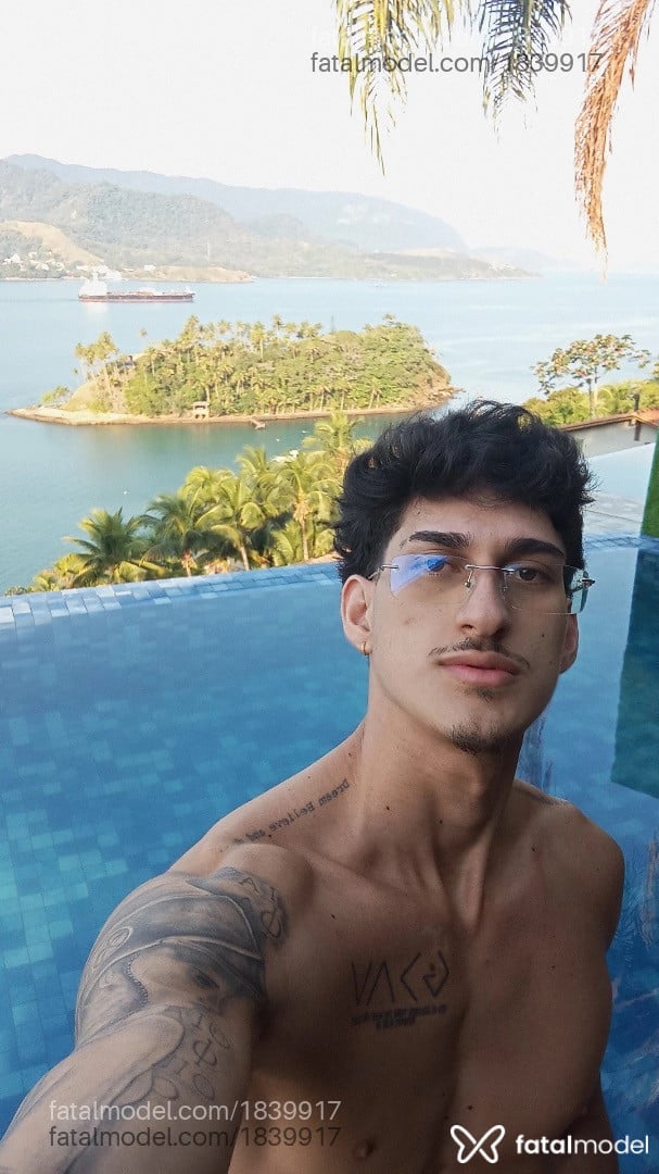 Acompanhante homem com cabelo castanho de olhos castanhos - Wembley Oliveira