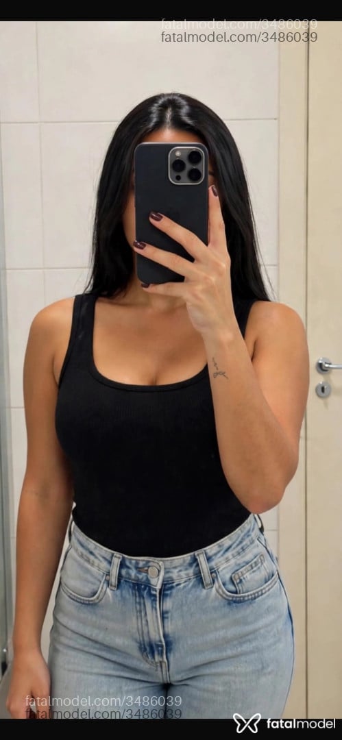 Acompanhante mulher com cabelo castanho de olhos castanhos - Milena Carvalho