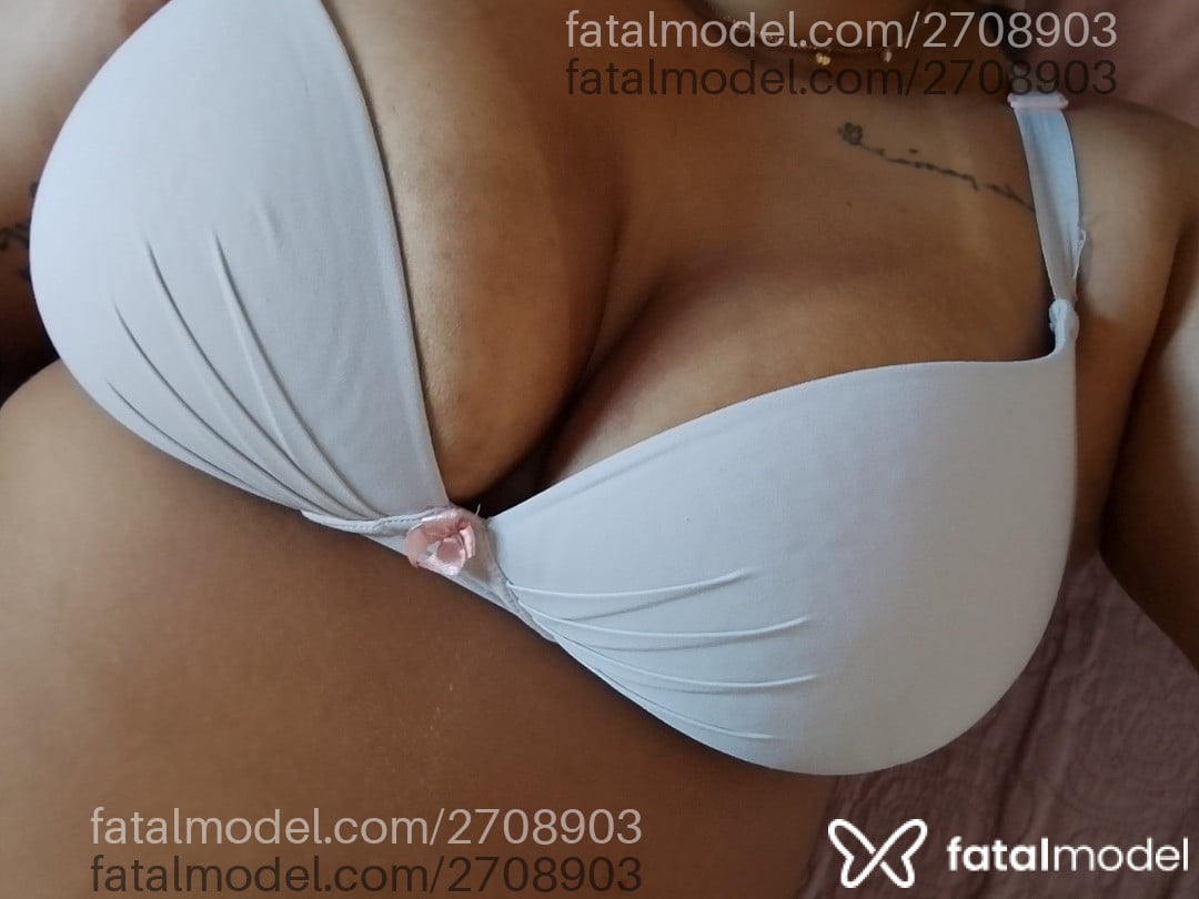 Acompanhante mulher morena (o) de olhos mel - Luma