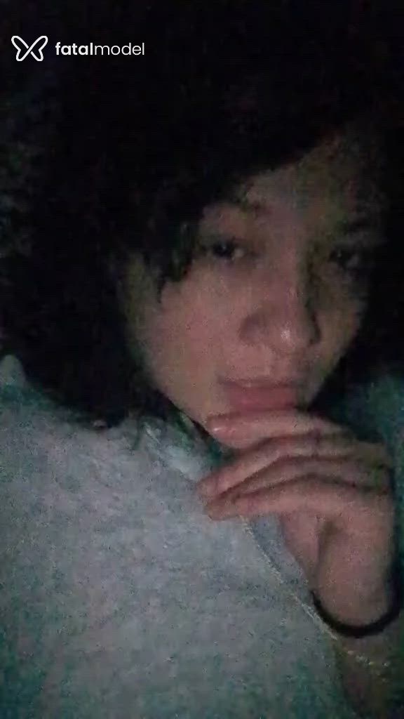 Acompanhante mulher com cabelo castanho de olhos castanhos - Butterflyangel