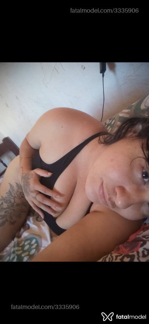 Acompanhante mulher com cabelo castanho de olhos castanhos - Butterflyangel