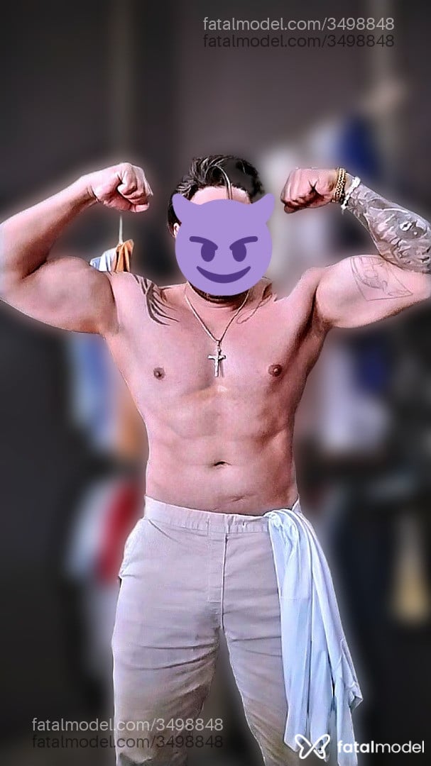 Acompanhante homem com cabelo grisalho de olhos castanhos - Eduardo