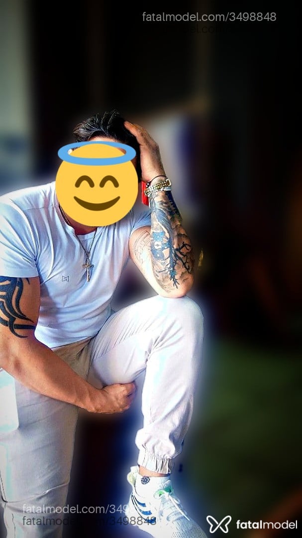Acompanhante homem com cabelo grisalho de olhos castanhos - Eduardo