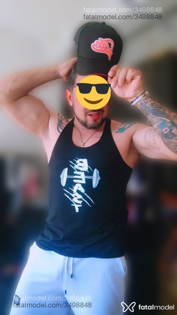 Acompanhante homem com cabelo grisalho de olhos castanhos - Eduardo