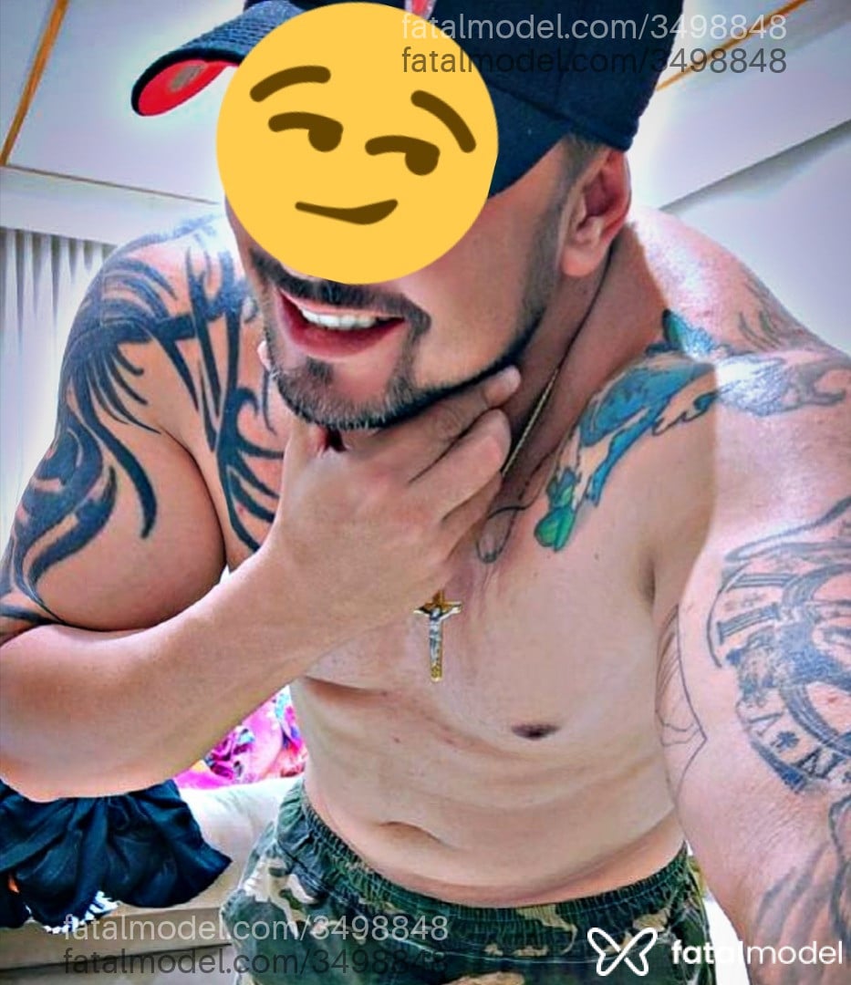 Acompanhante homem com cabelo grisalho de olhos castanhos - Eduardo