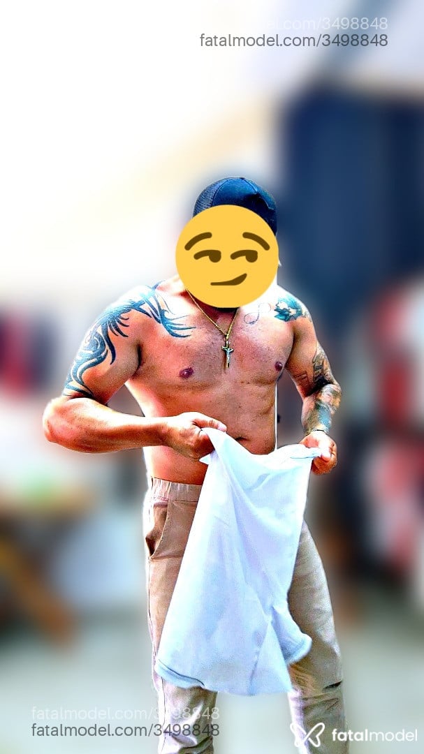 Acompanhante homem com cabelo grisalho de olhos castanhos - Eduardo