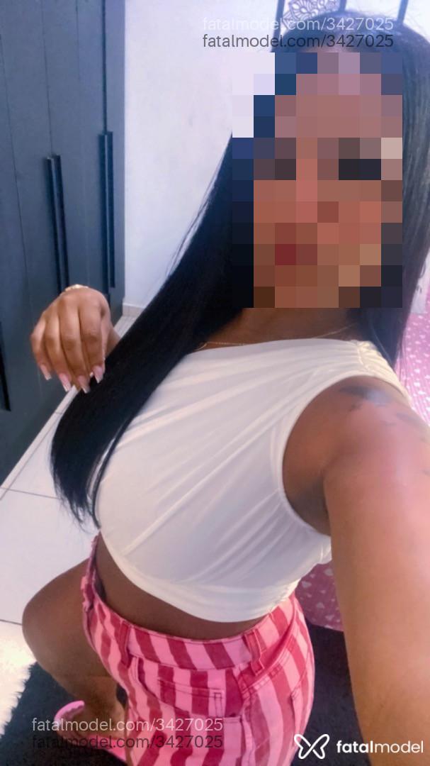 Acompanhante mulher morena (o) de olhos pretos - Raissa