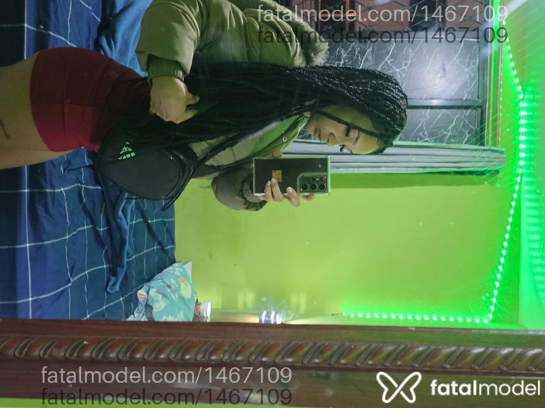Acompanhante mulher com cabelo castanho de olhos castanhos - Louise Queiroz
