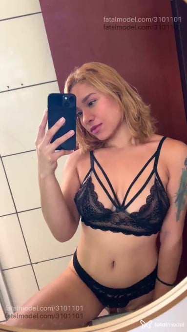 Acompanhante mulher loira (o) de olhos castanhos - Luana