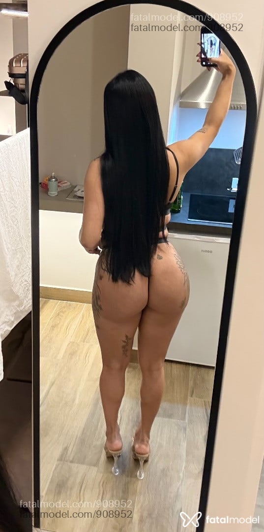Acompanhante mulher trans morena (o) de olhos castanhos - Imola