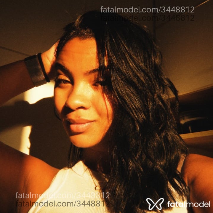 Acompanhante mulher morena (o) de olhos pretos - Vitória