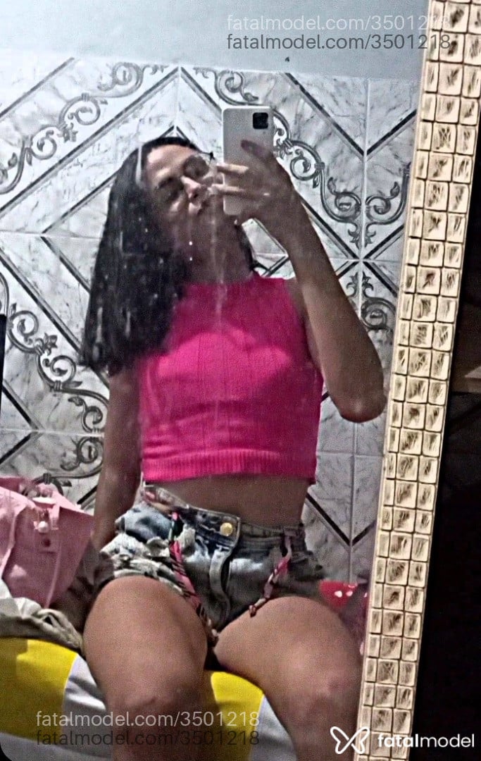 Acompanhante mulher trans ruiva (o) de olhos castanhos - Bellie Maria