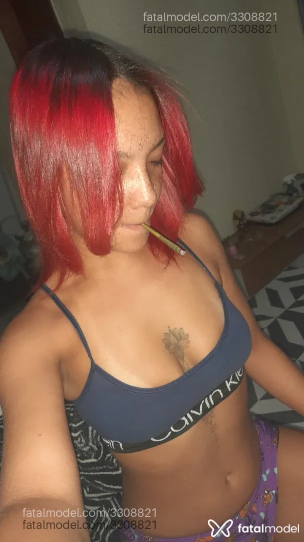 Acompanhante mulher ruiva (o) de olhos castanhos - Kali