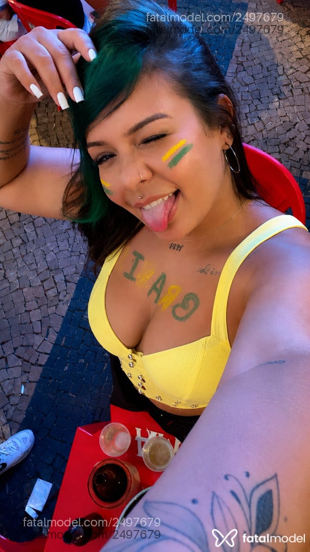 Acompanhante mulher com cabelo castanho de olhos castanhos - Maria