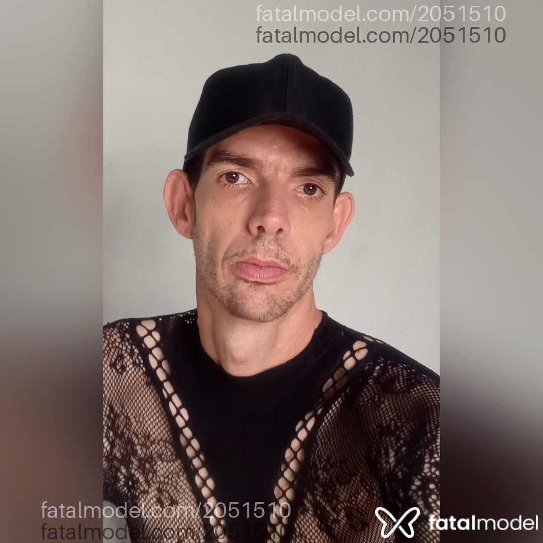 Acompanhante homem com cabelo castanho de olhos castanhos - Isaac Alves