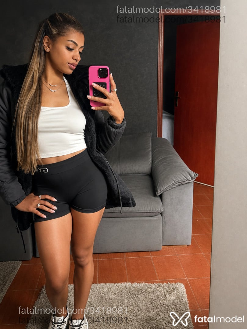 Acompanhante mulher morena (o) de olhos mel - Yasmin katna