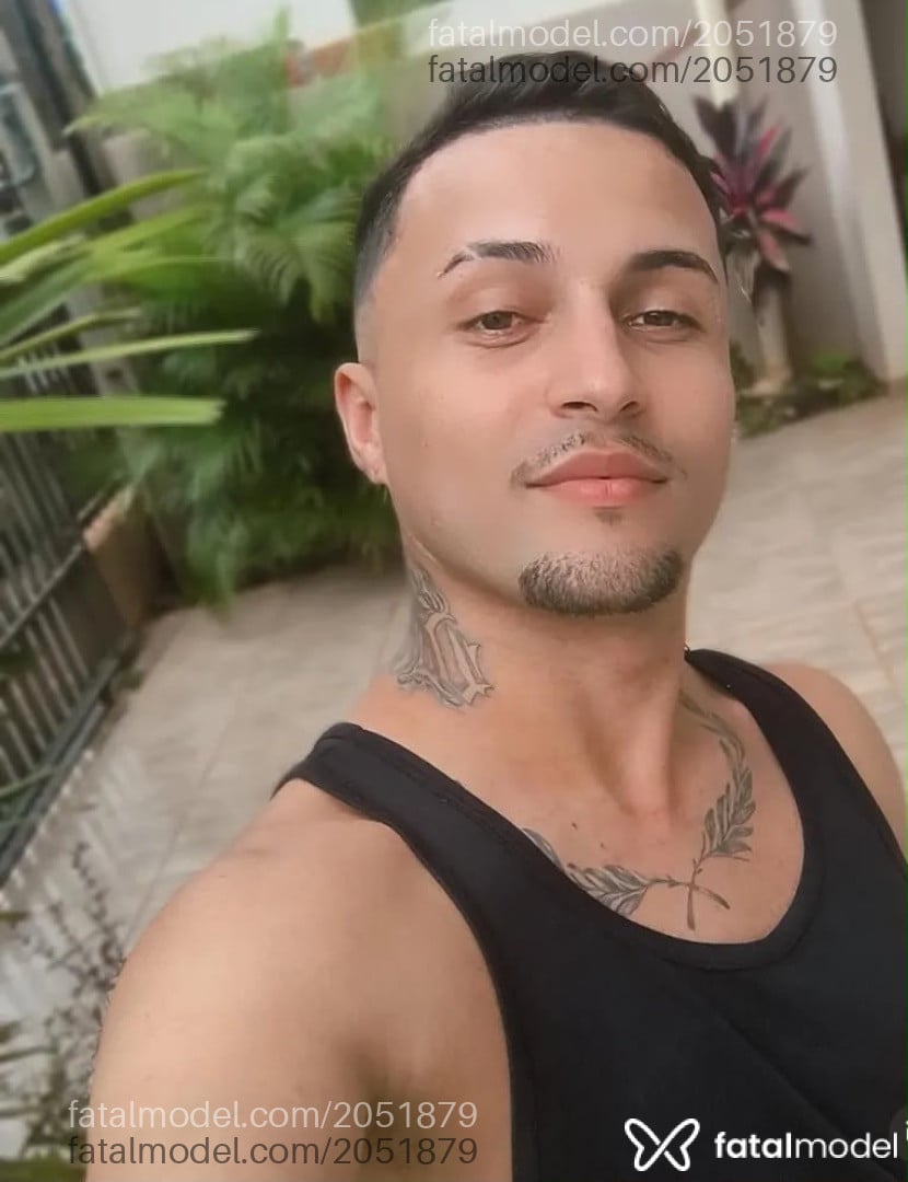 Acompanhante homem com cabelo castanho de olhos castanhos - Nicolas Acompanhante homem com cabelo castanho de olhos castanhos - Nicolas