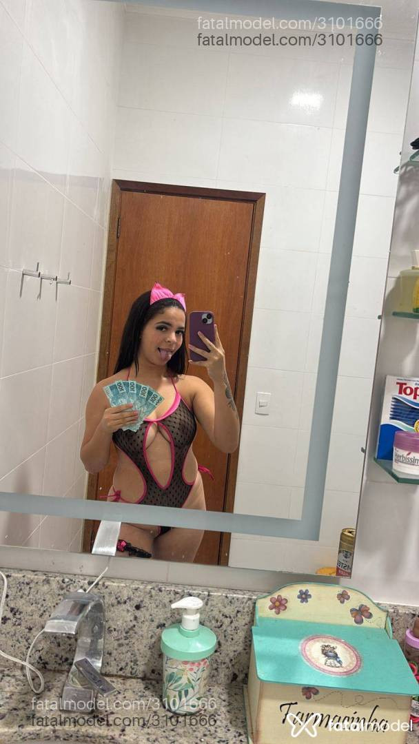 Acompanhante mulher morena (o) de olhos pretos - Leaozinho Acompanhante mulher morena (o) de olhos pretos - Leaozinho