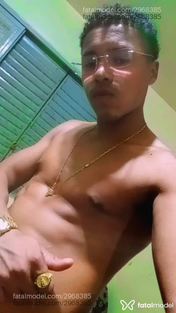Acompanhante homem morena (o) de olhos castanhos - Moreninho Acompanhante homem morena (o) de olhos castanhos - Moreninho