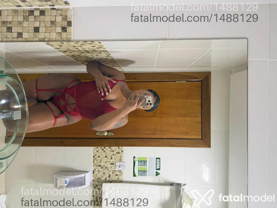 Acompanhante mulher com cabelo castanho de olhos castanhos - Luara Bacelar